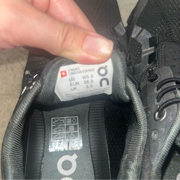 On Running All Black On Cloud Cloud 5 Swiss Engineering Size 5.5 - Picture 3 of 7